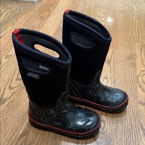 BOGS Kids Black and Red Patterned Boots